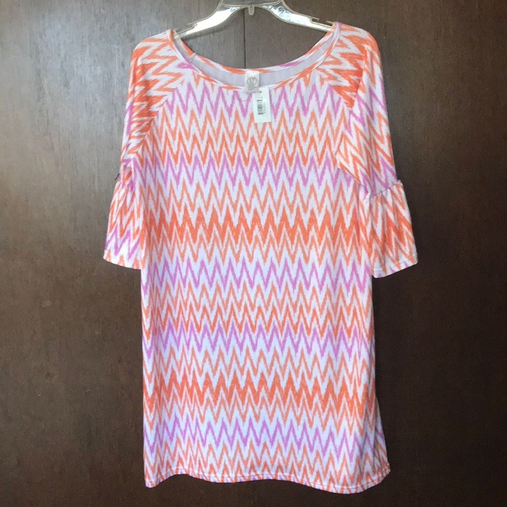 Vibrant multi colored top w/flutter sleeves